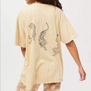 UO graphic tee -new with tags